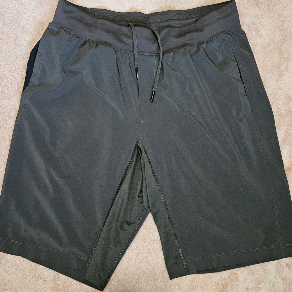 Lululemon Men’s Athletic Shorts Gray with Green Tone | Drawstring Waist